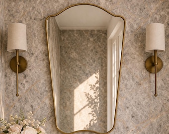 Espejo de latón arqueado y curvo, espejo de baño con arco festoneado, espejo de pared asimétrico orgánico hecho a mano, espejo de tocador con marco de latón marroquí