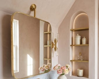 Espejo suspendido Quadris para techos inclinados, espejo colgante hecho a mano con mecanismo de dosel personalizado, espejo de tocador cuadrado de latón antiguo.