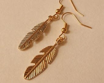 Kolczyki z piór, małe pozłacane kolczyki w stylu plemiennym, delikatne kolczyki, boho, boho, ręcznie robione