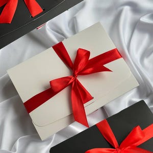 Füge deiner Bestellung eine luxuriöse Geschenkbox hinzu