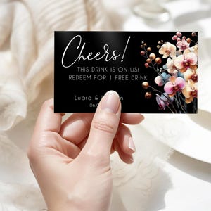 Plantilla de boletos para bebidas / Idea para recuerdo de boda / Vale para bebida gratis / Diseño de flores tropicales / Boda en la playa / Negro / 5 x 8,9 cm / SBW01