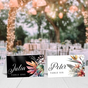 Plantillas para tarjetas de lugar / Tarjetas de nombre plegables / Diseño de flores tropicales / Opción clara y oscura / Boda en la playa / 8,9 x 10 cm / SBW01