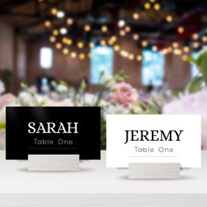 Conjunto de modelos de cartões de lugar com tema minimalista para casamento | Conjunto de cartões de nome Flat Lay com opções claras e escuras | Design minimalista | 3,5 x 2 polegadas | SBW08