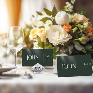 Conjunto de modelos de cartões de lugar com tema minimalista para casamento verde | Opção escura, cartão de nome plano e dobrado | 3,5 x 2 e 3,5 x 4 polegadas | SBW21