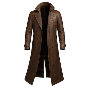 Può includere: Un trench coat lungo in pelle marrone con un design doppiopetto. Il cappotto presenta un colletto a revers, chiusure con bottoni e una silhouette lunga e fluente. Il cappotto ha un aspetto strutturato.