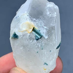 50g Indicolite Turmalin Kryształ Połączony Z Kwarcem Z Afganistanu