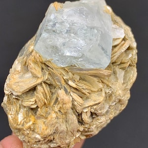 35g Aqumarine Crystal Specimen With Muscovite  From Pakistan