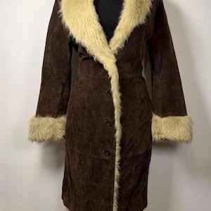 Abrigo Penny Lane de ante marrón oscuro para mujer / Abrigo largo bohemio vintage de los años 70 con ribete de piel de oveja afgana, ideal como regalo de invierno.