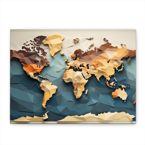 Puede incluir: Una impresión de mapa del mundo geométrico con un diseño de baja poli. Los continentes están representados en tonos de marrón, naranja y amarillo, sobre un fondo azul y beige. La obra de arte es un lienzo rectangular.