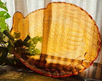 Vintage kalkontallrik i bärnstensfärgat glas – 25 x 18 cm pressat glasfat, höstdekoration, Thanksgiving-fat