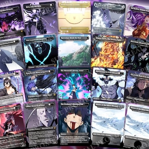 Puede incluir: Una colecci&oacute;n de cartas de juego de cartas coleccionables de fantas&iacute;a. Cada carta presenta ilustraciones y texto &uacute;nicos, con una variedad de personajes y escenas. Las cartas tienen una est&eacute;tica oscura y estilizada con colores vibrantes e ilustraciones detalladas.