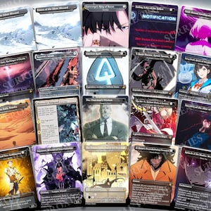 Puede incluir: Una colecci&oacute;n de cartas coleccionables ilustradas con diversas ilustraciones de fantas&iacute;a y dise&ntilde;os de personajes. Las cartas muestran t&iacute;tulos, nombres de personajes y texto relacionado con el juego. La paleta de colores incluye azules, morados, naranjas y blancos.