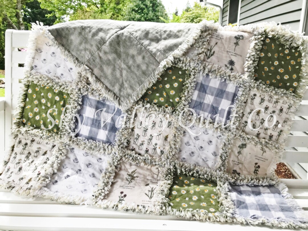 Pre Cut Rag Quilt KIT - Isabel's Garden~ Daisy and Floral, Green, Cream ...