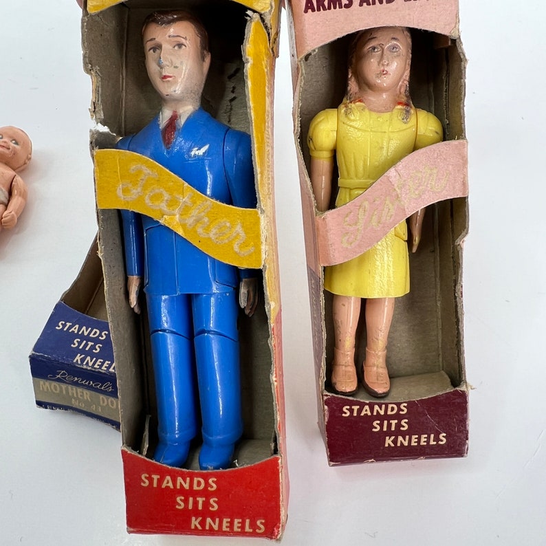 vintage 1940s Renewal dollhouse family dolls mom dad baby sister box image 2