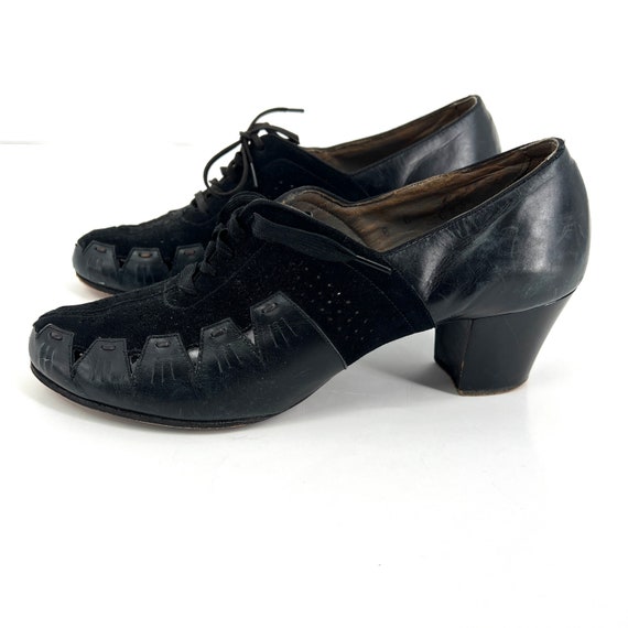vintage 1940s heels Walk Over tie shoes - image 2