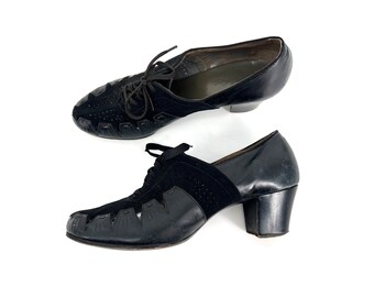 vintage 1940s heels Walk Over tie shoes