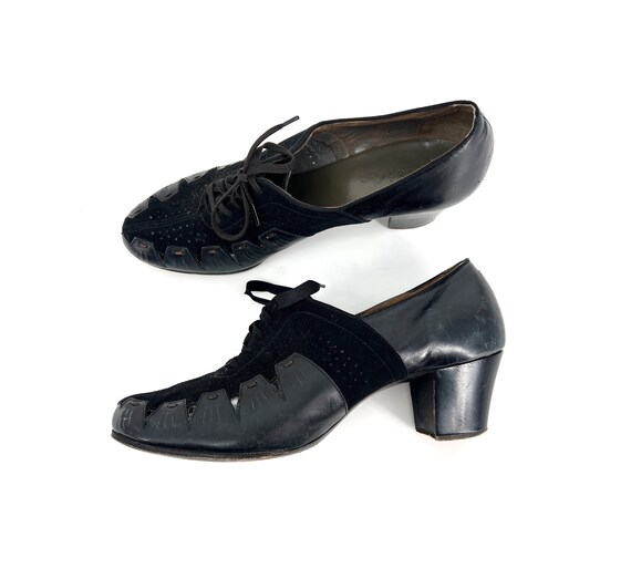 vintage 1940s heels Walk Over tie shoes - image 1