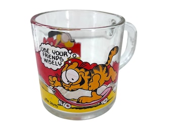 Taza de cristal vintage de Garfield de McDonald's. Usa a tus amigos sabiamente. Skateboarding.