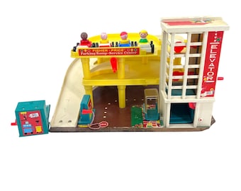 Garage Fisher-Price 930 – 1970 – Avec 17 Véhicules + Personnages + Mini Bus