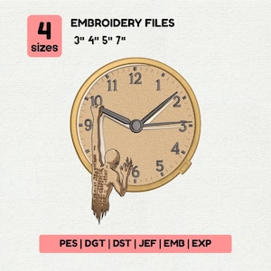 Puede incluir: Un diseño de archivo de bordado que presenta un reloj con una figura colgando. La esfera del reloj es de color beige con números y manecillas negras. El diseño está disponible en 4 tamaños: 7,6 cm, 10,2 cm, 12,7 cm y 17,8 cm. Formatos: PES, DGT, DST, JEF, EMB, EXP.