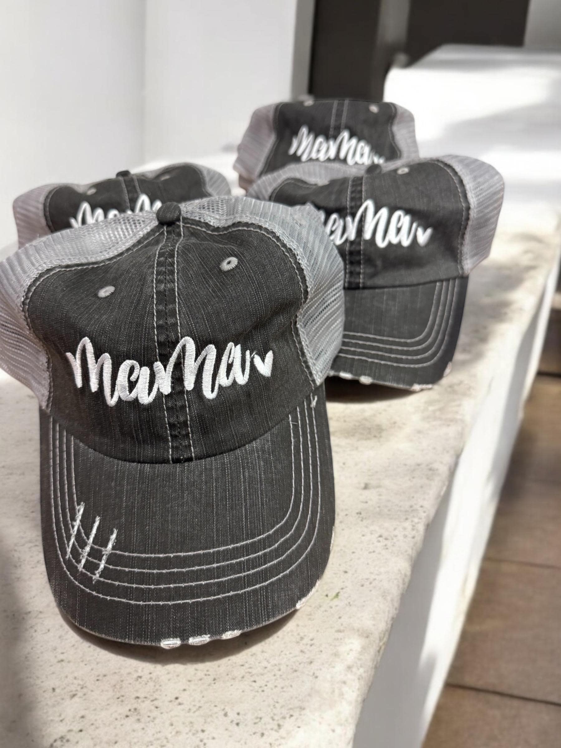 Mama Embroidered Trucker Hat: Inspirational Boutique Ball  display picture 2