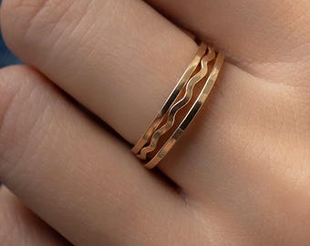 Anillo relleno de oro rosa, delicado anillo fino de oro martillado, anillo de boda minimalista, regalo para ella