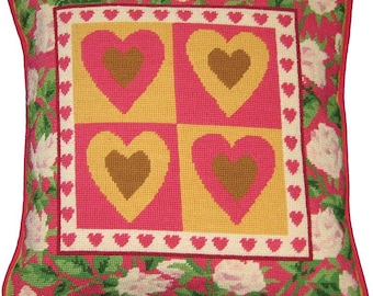 Kit de punto de cruz Corazones de Primavera, que incluye lana y lienzo estampado.