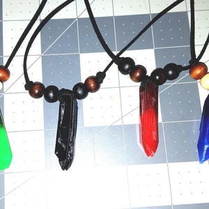 Collar de cristales Kyber con sable de luz de sombras inspirado en Star Wars, multicolor, impreso en 3D imagen 1