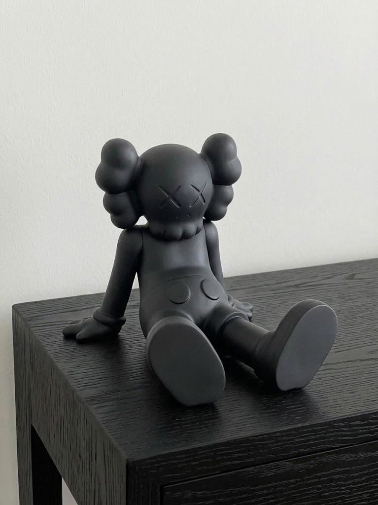 Kaws figurine - Etsy 日本