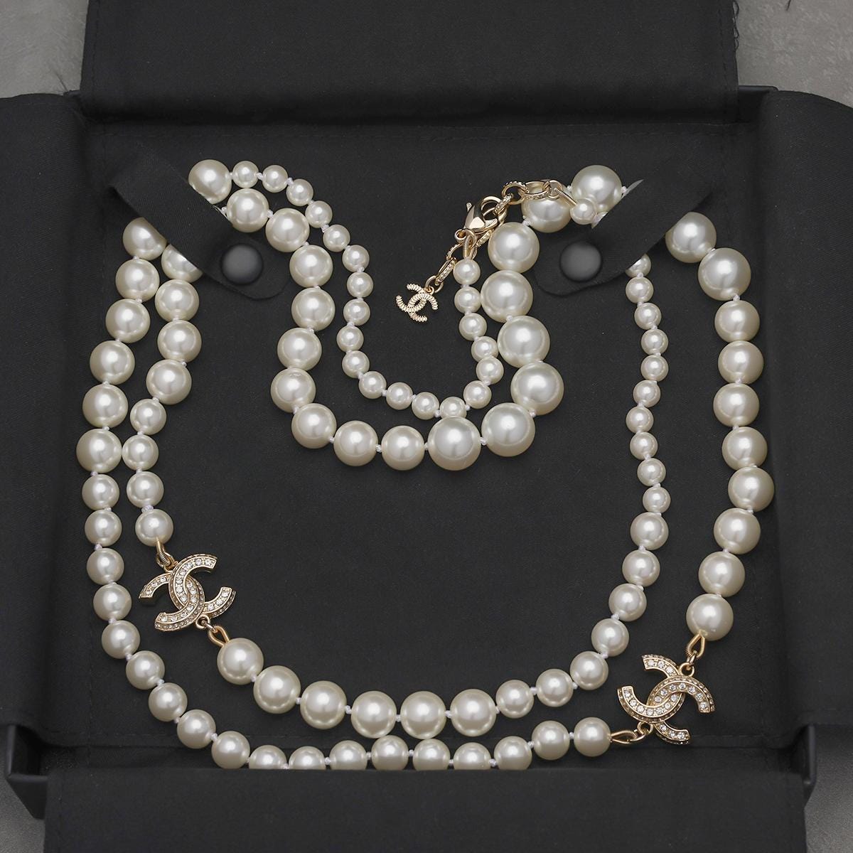 CHANEL シャネル ロングネックレス　ヴィンテージ CHANEL ロゴ ゴールド サークル ネックレスレッド シャネル