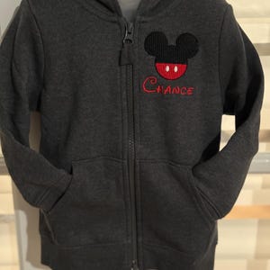 Personalisierte bestickte Kleinkindjacke - Mickey oder Minnie Mouse Silhouette