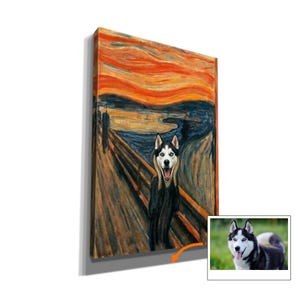 Può includere: Stampa su tela raffigurante una parodia de "L'Urlo" di Edvard Munch, con un Husky siberiano che sostituisce la figura originale. L'opera d'arte ha una vibrante tavolozza di colori arancione e blu, con una piccola foto del cane nell'angolo.