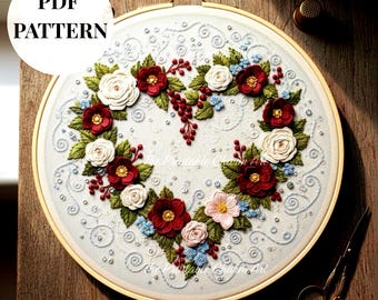 紫色の花のハート型リースの手刺繍パターン、紫色の花のハート型リース