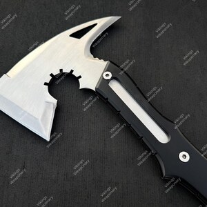 Resident Evil Requiem inspired Leon Kennedy axe replica with ergonomic micarta grip and black coated steel styling.