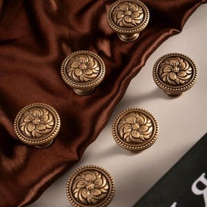 Brass Flowers Drawer Knobs/Luxury Dresser Drawers Knob/Wardrobe Gold Knob/Brass Kitchen Cabinet Pull/Solid Round Knobs/Hardware Furnitur