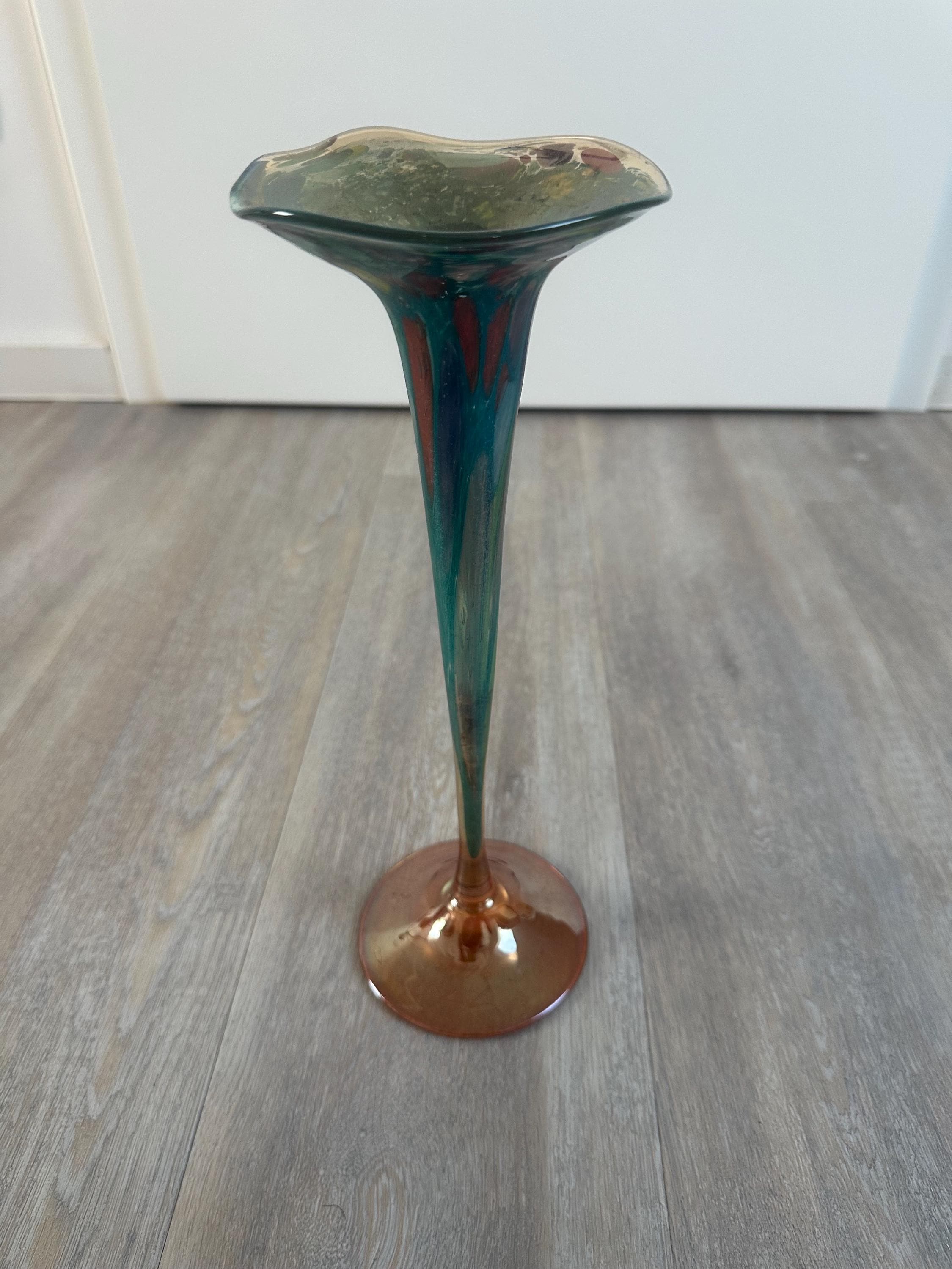 ムラーノアートガラスの花瓶 – アーティストのサイン入り、ユニークな