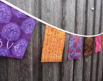 AMOR, FELICIDAD, banderas de gratitud / banderas de oración coloridas / decoración espiritual para el hogar / banderas de afirmación / decoración de estudio de yoga / pancarta de buenas vibraciones