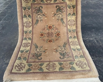 Bester Preis, 2 x 3 Fuß Vintage Khotan Art-Deco-Teppich - Blumiger Wollakzent-Teppich mit Symbolmotiven, orientalisches Dekor, handgeknüpfter Teppich, natürliche Farbe