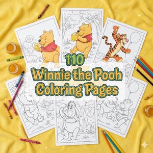 Op de afbeelding: Een verzameling Winnie the Pooh kleurplaten met de tekst "110 Winnie the Pooh Coloring Pages". De pagina's bevatten illustraties van Winnie the Pooh, Teigetje en Iejoor. Kleurpotloden en honingpotten liggen verspreid rond de pagina's.