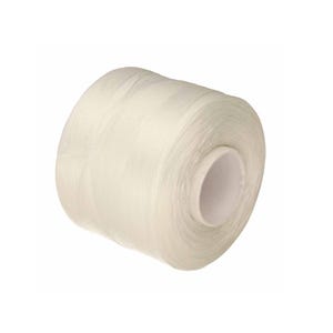 Può includere: Una bobina di filo bianco sporco, avvolto strettamente e di forma cilindrica. Il filo appare liscio e leggermente traslucido, con un'anima cava centrale. Ideale per cucito, ricamo o altri lavori tessili.