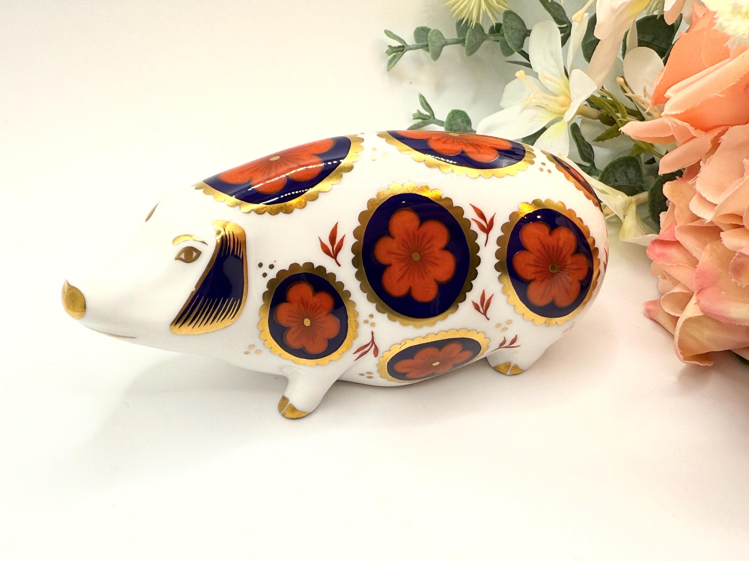 工芸品  Crown Derby Sitting Pig Two Royal Crown Derby boxed paperweights: Sitting Pig with red