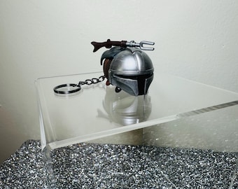 Mandalorian Keychain with Beskad Rifle