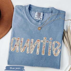 Auntie Faux Pearl Shirt, Aunt Shirt, Floral Auntie, New Aunt Gift, Pregnancy Announcement, Gift for Aunt, Pregnancy Reveal to Aunt image 5
