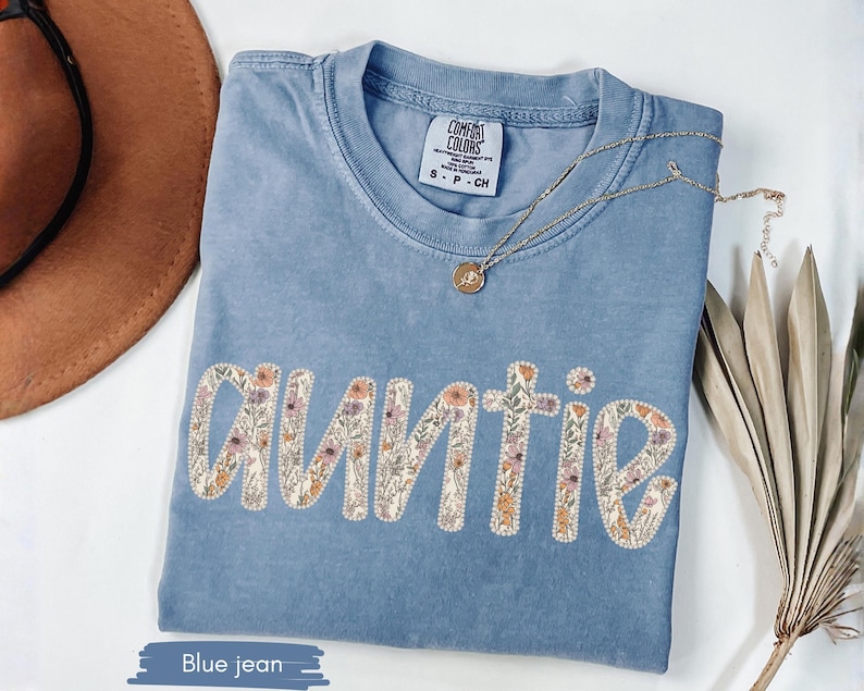 Auntie Faux Pearl Shirt, Aunt Shirt, Floral Auntie, New Aunt Gift, Pregnancy Announcement, Gift for Aunt, Pregnancy Reveal to Aunt image 5