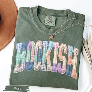 Komfortfärger Bokliknande Faux Patchwork-skjorta, Blommig läs-T-shirt, Bokskjorta, Gåva för bokälskare, Bokälskare-T-shirt, Bokklubbspresent