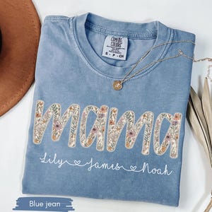 Camiseta personalizada de perlas sintéticas para mamá con nombres de los niños, camiseta floral personalizada para mamá, camiseta de regalo para el Día de la Madre, camiseta de regalo para mamá imagen 3