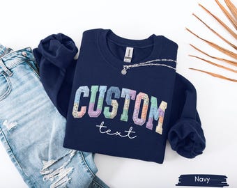 Sudadera personalizada con estampado floral, sudadera con letras universitarias, sudadera con estampado floral, sudadera personalizada con cuello redondo para profesor/enfermera y nombre personalizado.