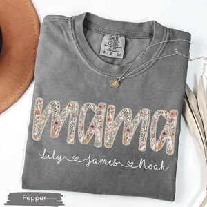 Camiseta personalizada de perlas sintéticas para mamá con nombres de los niños, camiseta floral personalizada para mamá, camiseta de regalo para el Día de la Madre, camiseta de regalo para mamá imagen 4