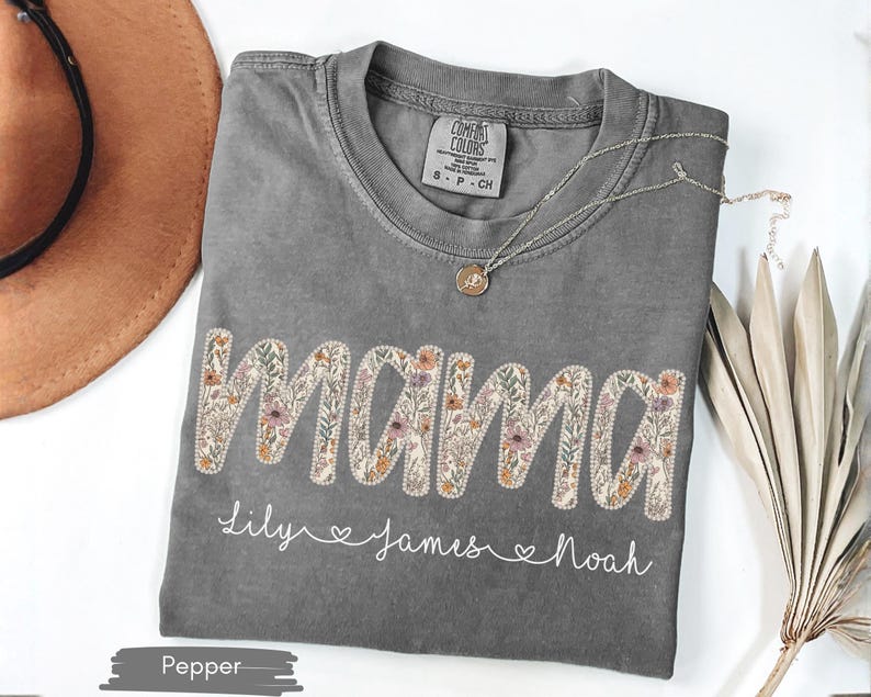 Camiseta personalizada de perlas sintéticas para mamá con nombres de los niños, camiseta floral personalizada para mamá, camiseta de regalo para el Día de la Madre, camiseta de regalo para mamá imagen 4