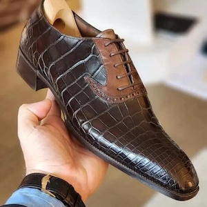 Handmade Men&#39;s Brown Shoes Crocodile Pattern Leather Oxford Lace-Up Formal Dress Shoes